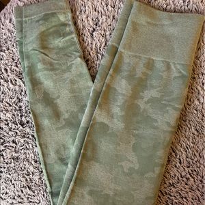 Green Camo Scrunch Leggings